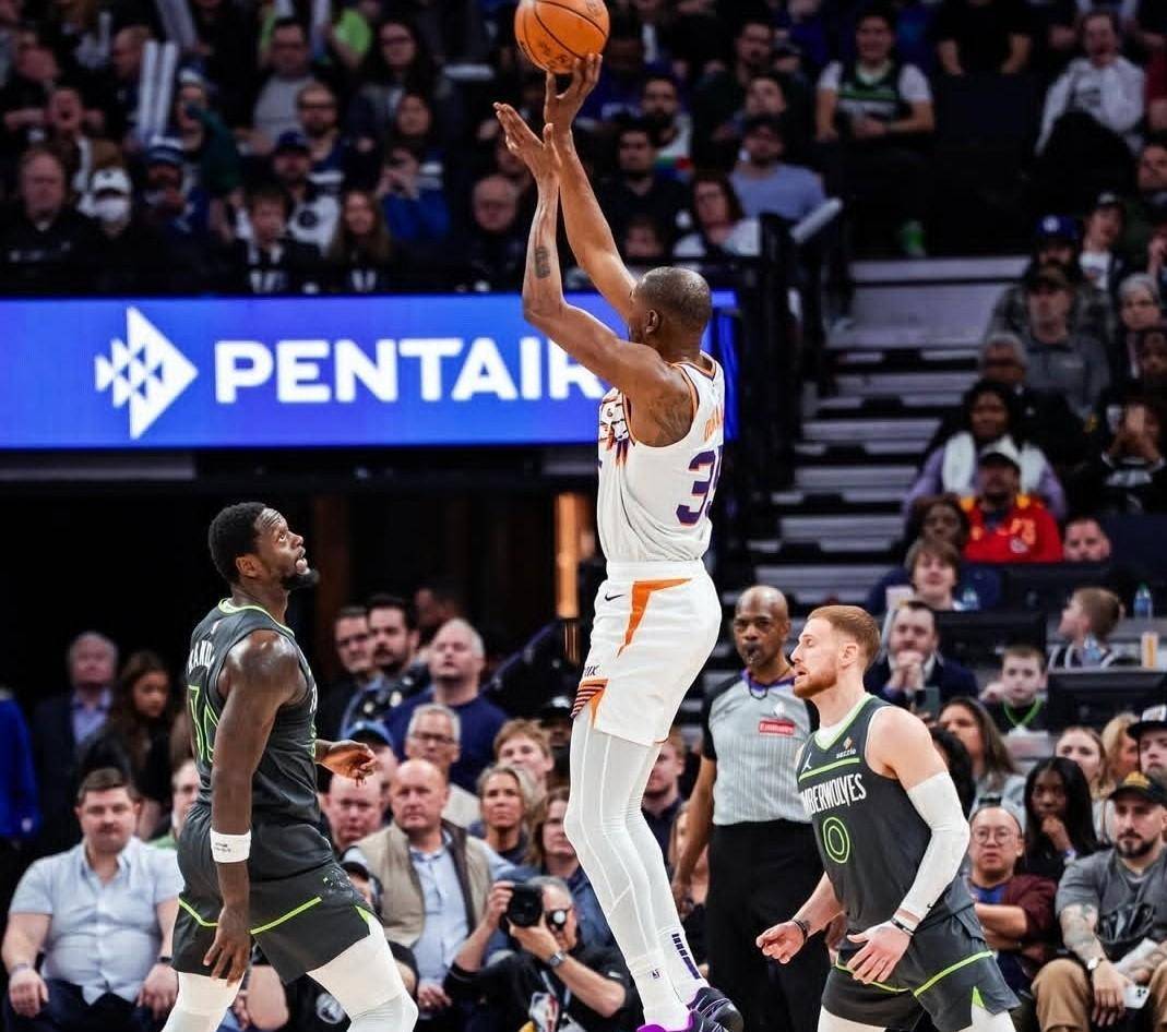 杜兰特在热火比赛中战术调整,出色防守引发热议! 杜兰特在热火比赛中战术调整,出色防守引发热议!