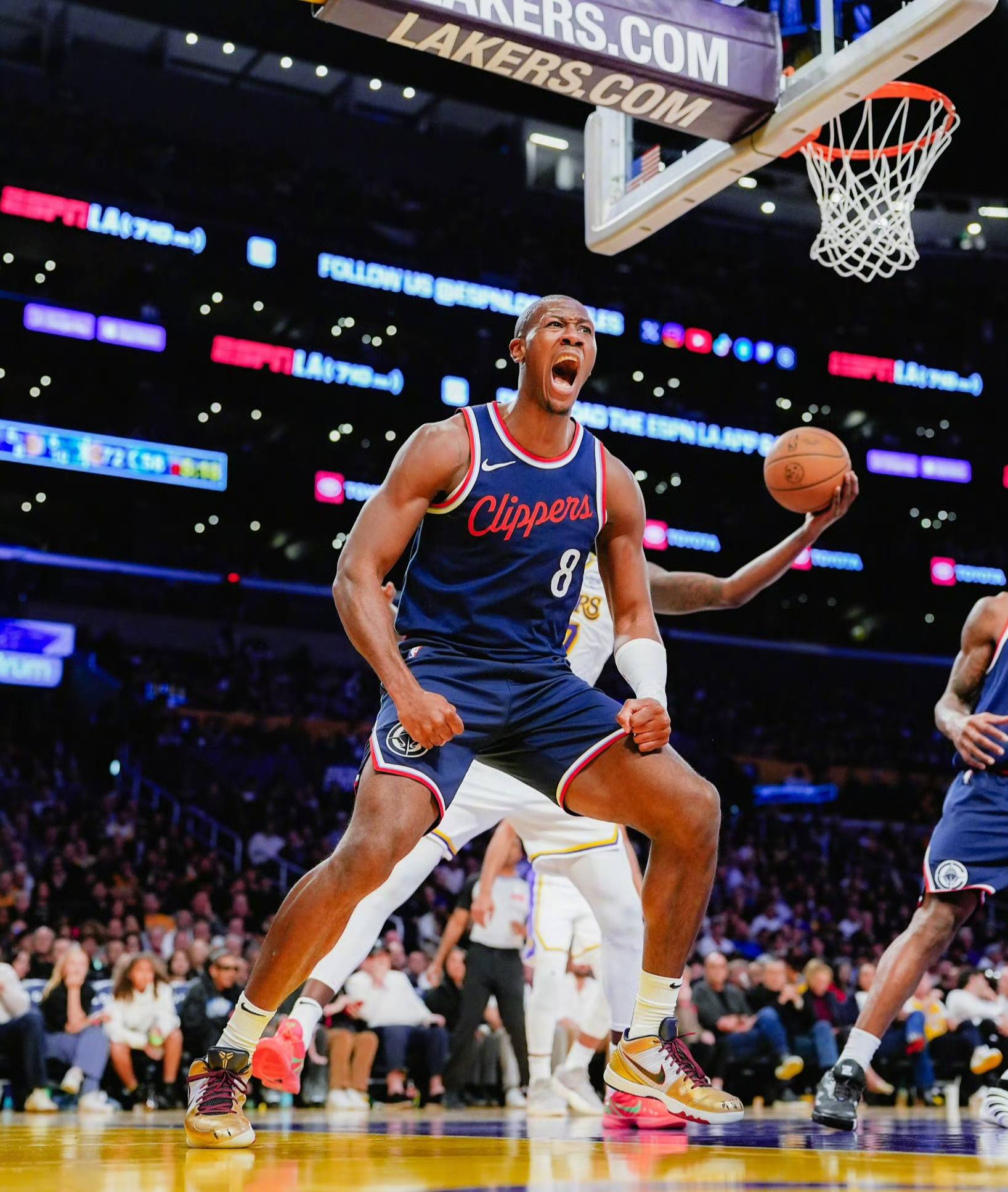 阿扎伦卡新星夺冠表现突出，快船前途光明！赢得满堂喝彩(阿扎伦卡演戏)